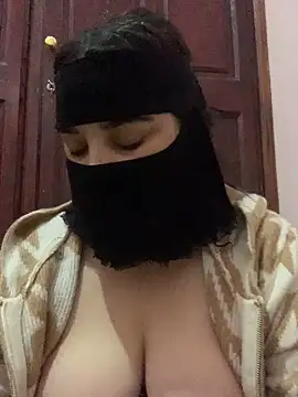 Snapshot of Miss-Soka chatting on 01/05/25, 06:35 Miss-Soka online show from 01/05/25, 06:35