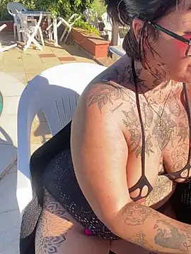 Snapshot of blondy40 chatting on 10/08/25, 02:04 blondy40 online show from 10/08/25, 02:04