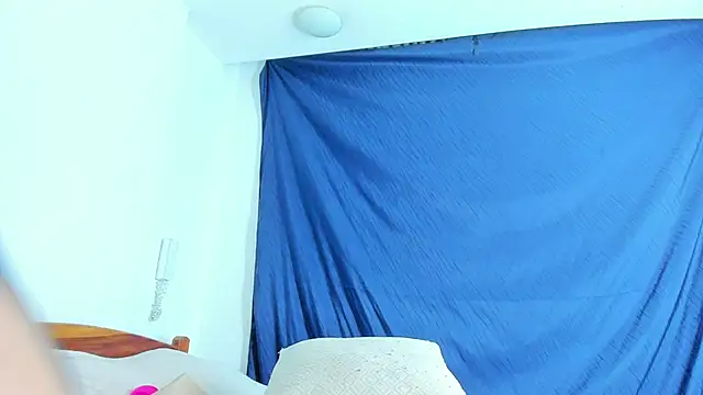 Snapshot of emiily15__ chatting on 12/09/24, 11:03 emiily15   online show from 12/09/24, 11:03