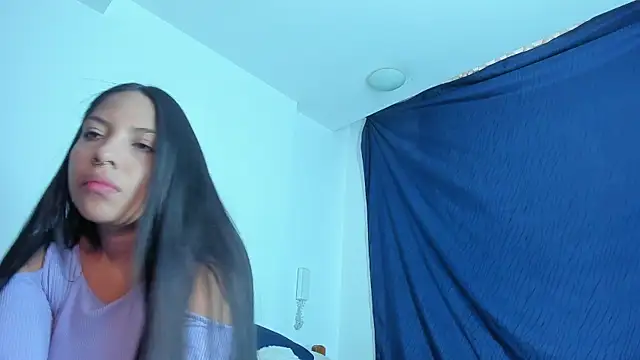 Snapshot of emiily15__ chatting on 01/22/25, 05:49 emiily15   online show from 01/22/25, 05:49