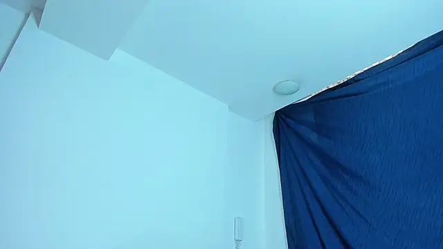 Snapshot of emiily15__ chatting on 01/31/25, 05:42 emiily15   online show from 01/31/25, 05:42