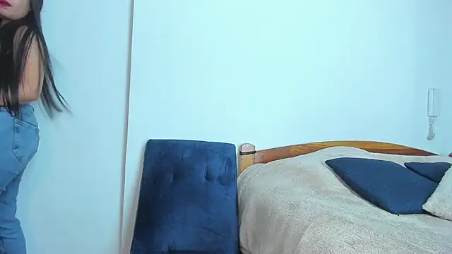 Snapshot of emiily15__ chatting on 02/24/25, 06:26 emiily15   online show from 02/24/25, 06:26