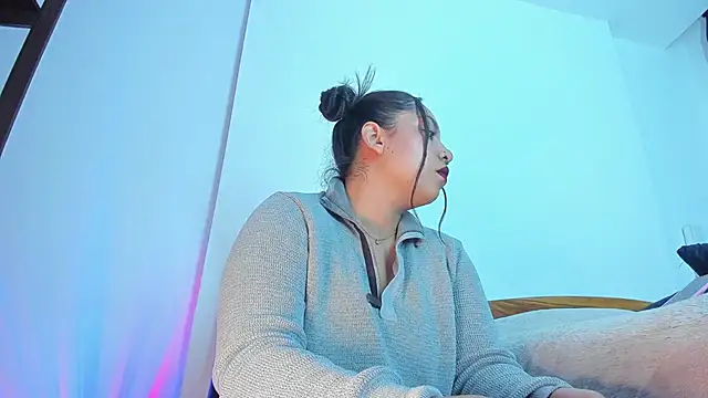 Snapshot of emiily15__ chatting on 03/02/25, 01:04 emiily15   online show from 03/02/25, 01:04