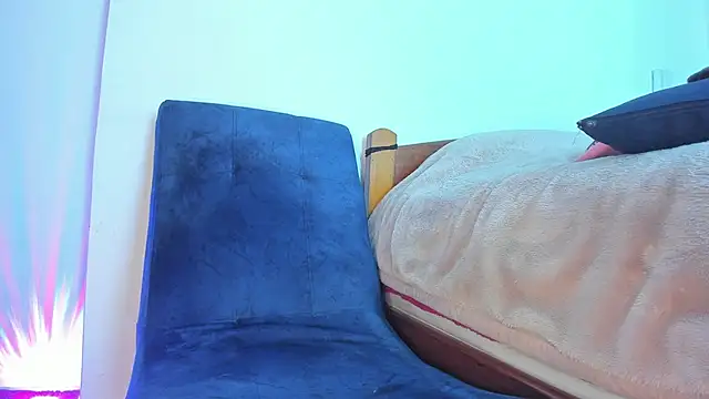 Snapshot of emiily15__ chatting on 03/14/25, 08:28 emiily15   online show from 03/14/25, 08:28