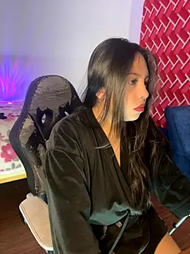 Snapshot of emiily15__ chatting on 09/10/25, 05:57 emiily15   online show from 09/10/25, 05:57