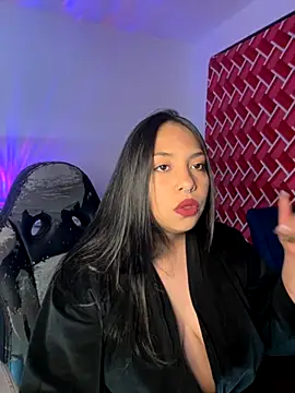 Snapshot of emiily15__ chatting on 09/12/25, 12:33 emiily15   online show from 09/12/25, 12:33