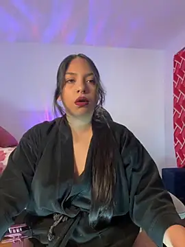 Snapshot of emiily15__ chatting on 09/13/25, 06:40 emiily15   online show from 09/13/25, 06:40