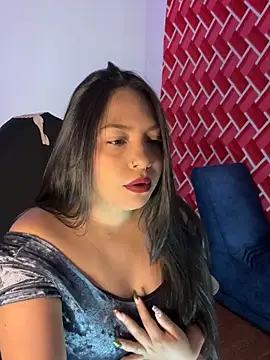 Snapshot of emiily15__ chatting on 09/14/25, 07:35 emiily15   online show from 09/14/25, 07:35