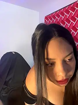 Snapshot of emiily15__ chatting on 09/15/25, 05:57 emiily15   online show from 09/15/25, 05:57