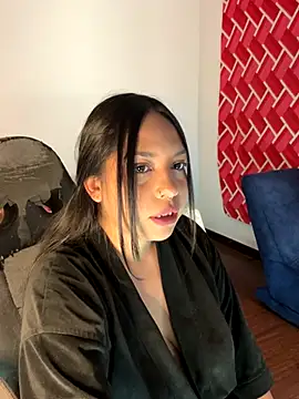 Snapshot of emiily15__ chatting on 11/18/25, 06:23 emiily15 online show from 11/18/25, 06:23