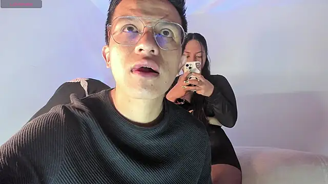 Snapshot of emiily15__ chatting on 11/30/25, 08:13 emiily15 online show from 11/30/25, 08:13