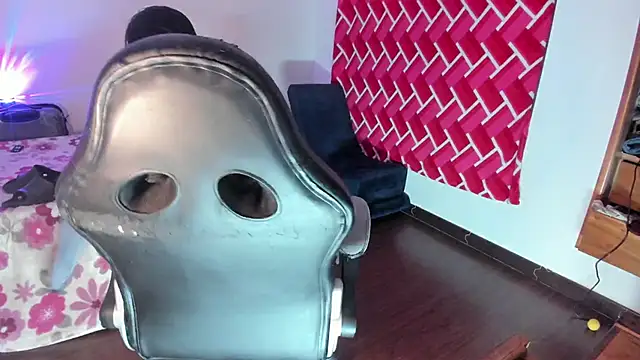 Snapshot of emiily15__ chatting on 04/15/26, 03:02 emiily15 online show from 04/15/26, 03:02