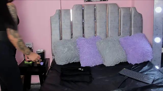 karol noa online show from 02/26/25, 03:21