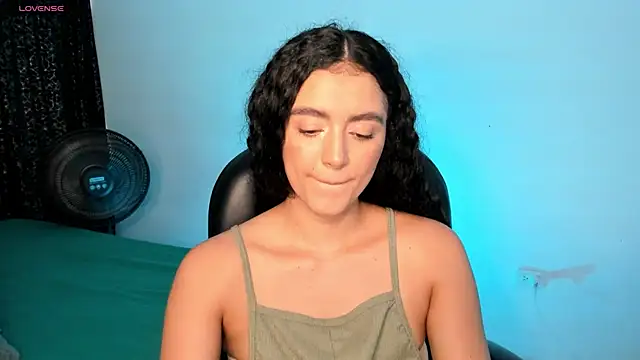 Snapshot of Adhara-zanne chatting on 07/16/26, 02:56 Adhara-zanne online show from 07/16/26, 02:56