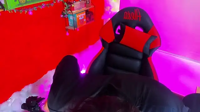 LilOwen  online show from 09/15/25, 05:13