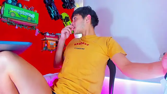 LilOwen  online show from 09/29/25, 07:08