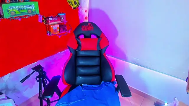 LilOwen  online show from 10/24/25, 06:04