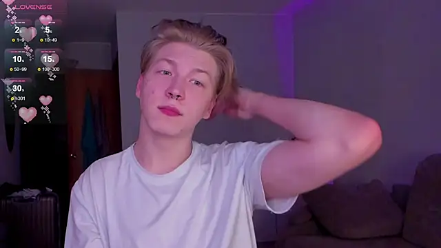 Snapshot of TheMikeSever chatting on 12/19/25, 12:12 TheMikeSever online show from 12/19/25, 12:12