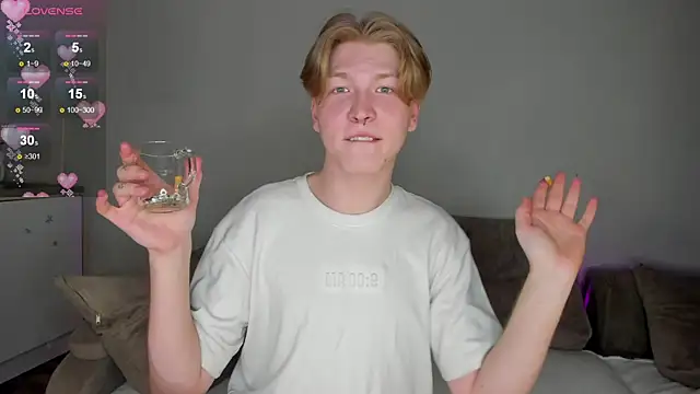 Snapshot of TheMikeSever chatting on 03/26/26, 10:43 TheMikeSever online show from 03/26/26, 10:43