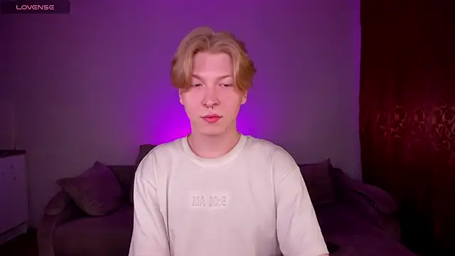 Snapshot of TheMikeSever chatting on 04/11/26, 12:04 TheMikeSever online show from 04/11/26, 12:04