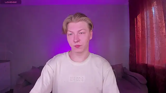 Snapshot of TheMikeSever chatting on 04/13/26, 01:44 TheMikeSever online show from 04/13/26, 01:44