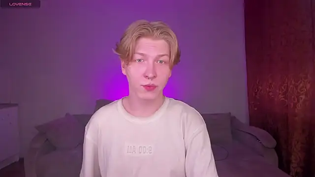 Snapshot of TheMikeSever chatting on 04/19/26, 11:53 TheMikeSever online show from 04/19/26, 11:53