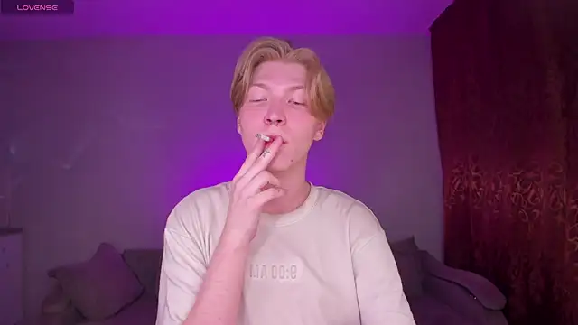 Snapshot of TheMikeSever chatting on 04/20/26, 02:20 TheMikeSever online show from 04/20/26, 02:20