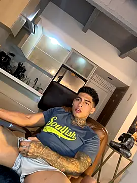 Snapshot of Dominiofit chatting on 11/10/25, 01:15 Dominiofit online show from 11/10/25, 01:15