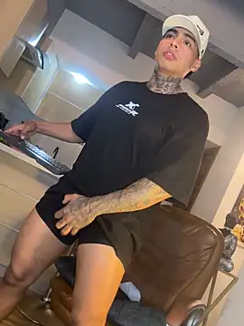 Snapshot of Dominiofit chatting on 11/11/25, 02:55 Dominiofit online show from 11/11/25, 02:55