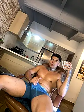 Snapshot of Dominiofit chatting on 11/18/25, 02:50 Dominiofit online show from 11/18/25, 02:50