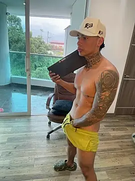 Snapshot of Dominiofit chatting on 02/16/26, 12:34 Dominiofit online show from 02/16/26, 12:34