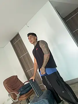 Snapshot of Dominiofit chatting on 02/28/26, 07:15 Dominiofit online show from 02/28/26, 07:15