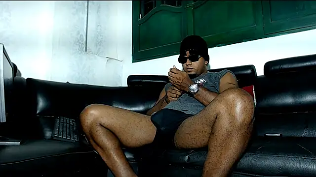 Snapshot of Deleon1995 chatting on 12/17/24, 04:01 Deleon1995 online show from 12/17/24, 04:01