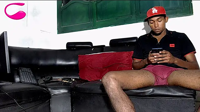 Snapshot of Deleon1995 chatting on 01/03/25, 01:16 Deleon1995 online show from 01/03/25, 01:16