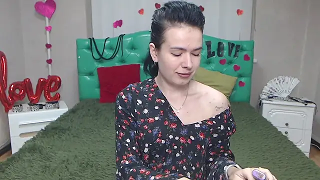 JasmineKouch online show from 11/25/25, 06:13