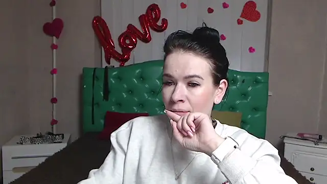 JasmineKouch online show from 02/11/26, 06:18