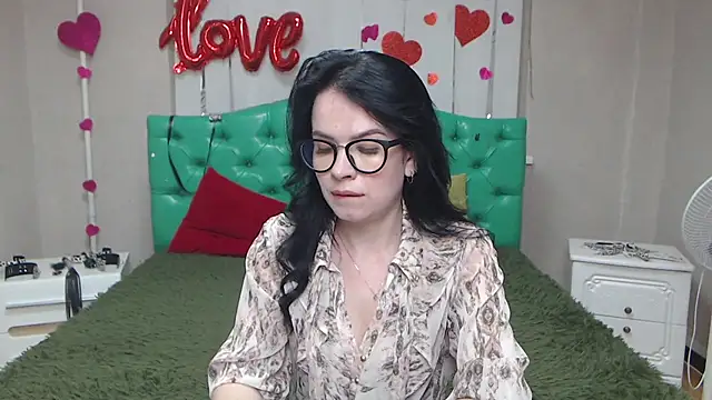 Snapshot of JasmineKouch chatting on 05/28/26, 05:43 JasmineKouch online show from 05/28/26, 05:43