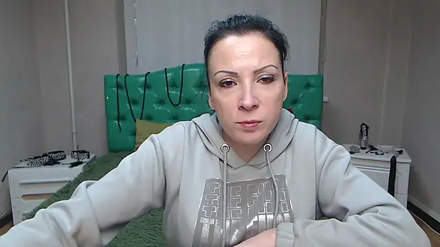 Snapshot of ElizabethSho chatting on 02/09/25, 06:05 ElizabethSho online show from 02/09/25, 06:05