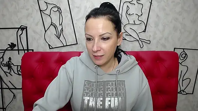 Snapshot of ElizabethSho chatting on 02/10/25, 03:24 ElizabethSho online show from 02/10/25, 03:24