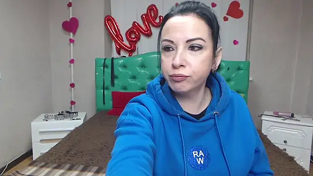 Snapshot of ElizabethSho chatting on 02/11/26, 08:25 ElizabethSho online show from 02/11/26, 08:25