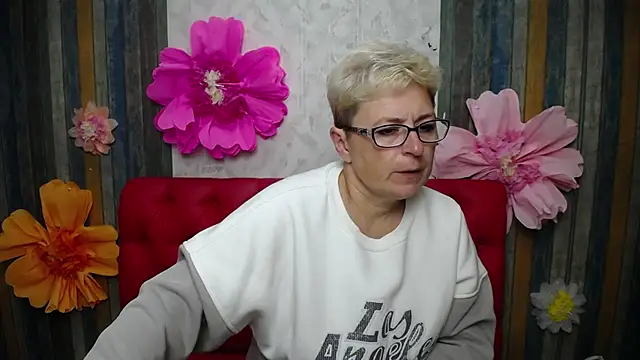 EmiliaGree online show from 10/04/25, 05:33