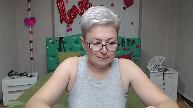 EmiliaGree online show from 10/18/25, 05:10