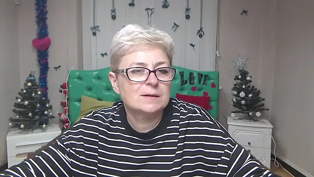 Snapshot of EmiliaGree chatting on 01/05/26, 06:11 EmiliaGree online show from 01/05/26, 06:11