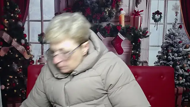 Snapshot of EmiliaGree chatting on 01/17/26, 06:33 EmiliaGree online show from 01/17/26, 06:33