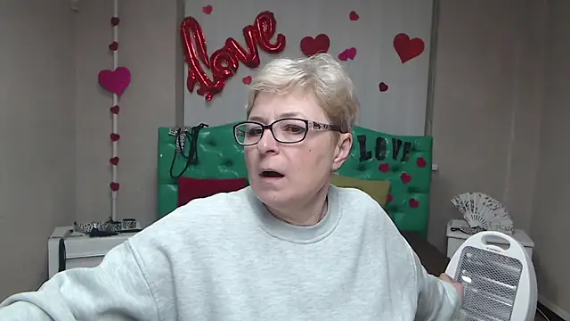 Snapshot of EmiliaGree chatting on 01/18/26, 08:23 EmiliaGree online show from 01/18/26, 08:23