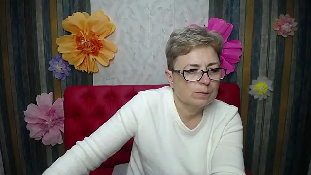 Snapshot of EmiliaGree chatting on 04/19/26, 06:10 EmiliaGree online show from 04/19/26, 06:10