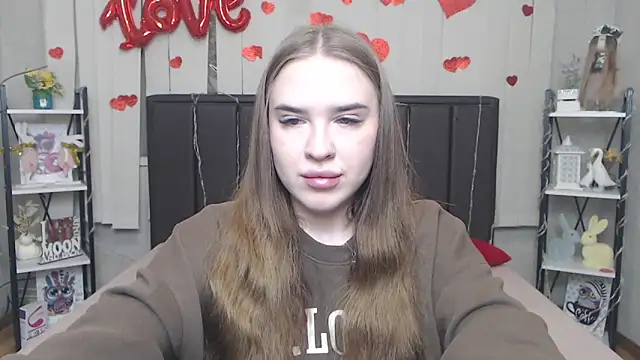 LauraHlot online show from 04/11/26, 05:50