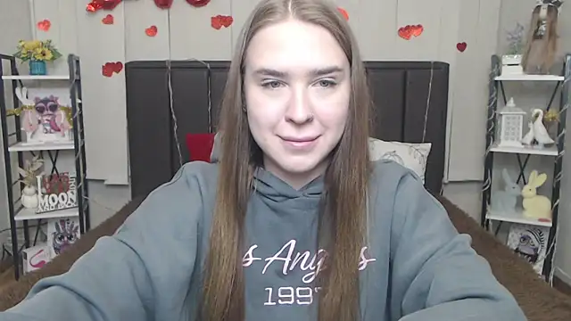 Snapshot of LauraHlot chatting on 05/03/26, 05:52 LauraHlot online show from 05/03/26, 05:52
