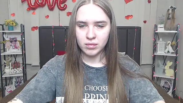 Snapshot of LauraHlot chatting on 05/15/26, 06:15 LauraHlot online show from 05/15/26, 06:15