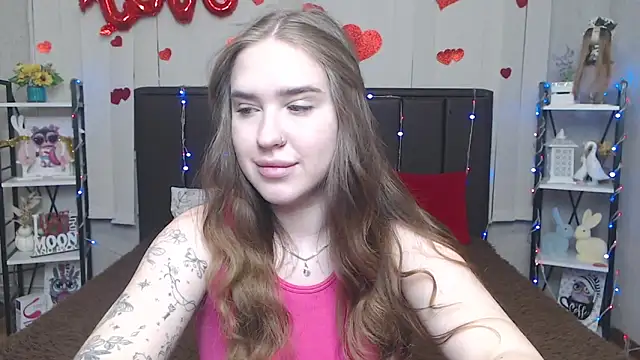 Snapshot of LauraHlot chatting on 05/26/26, 06:42 LauraHlot online show from 05/26/26, 06:42